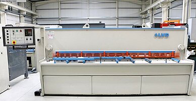LVD IST 31/6, Metallbearbeitungsmaschinen, Blechbearbeitung / Scheren / Biegen / Richten, Tafelschere - hydraulisch