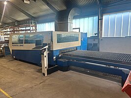 TRUMPF Trumatic L 3040, Metallbearbeitungsmaschinen, Blechbearbeitung / Scheren / Biegen / Richten, Laserschneidmaschine