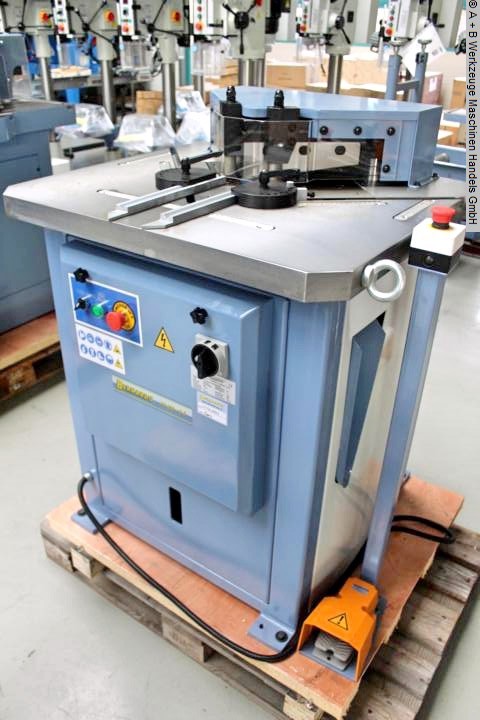 BERNARDO HA 250 x 6,5, Metallbearbeitungsmaschinen, Blechbearbeitung / Scheren / Biegen / Richten, Ausklinkmaschine