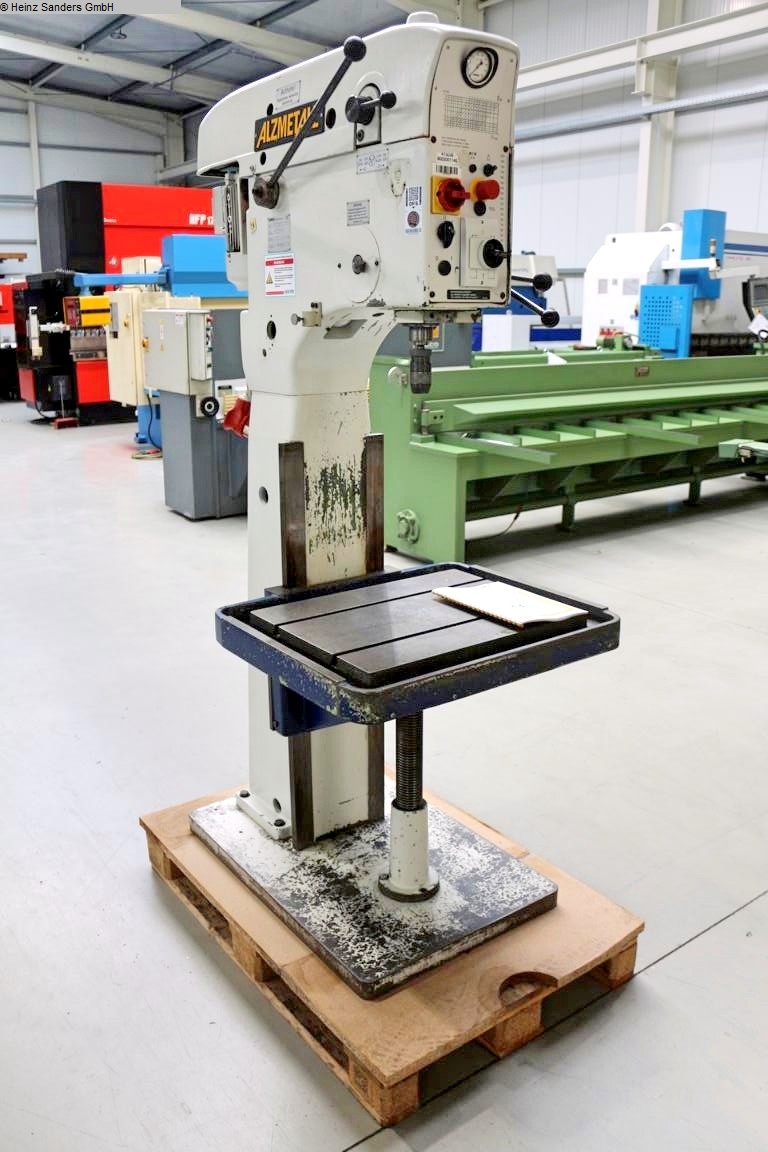 ALZMETALL AB 4 HST, Metallbearbeitungsmaschinen, Bohrwerke / Bearbeitungszentren / Bohrmaschinen, Säulenbohrmaschine