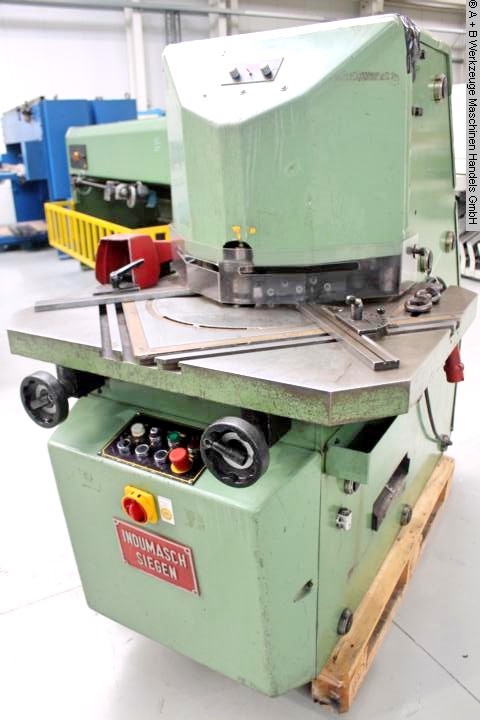 INDUMASCH 200 H, Metallbearbeitungsmaschinen, Blechbearbeitung / Scheren / Biegen / Richten, Ausklinkmaschine