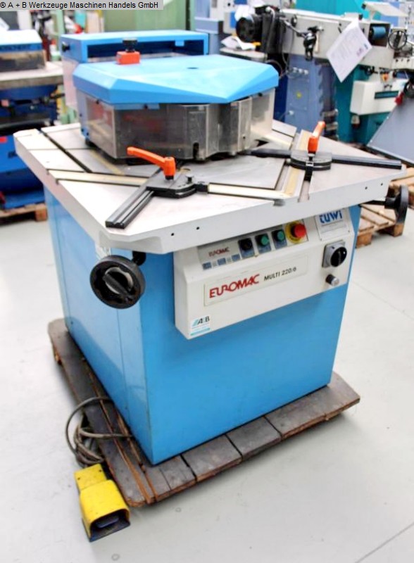EUROMAC MULTI 220/6 R, Metallbearbeitungsmaschinen, Blechbearbeitung / Scheren / Biegen / Richten, Ausklinkmaschine